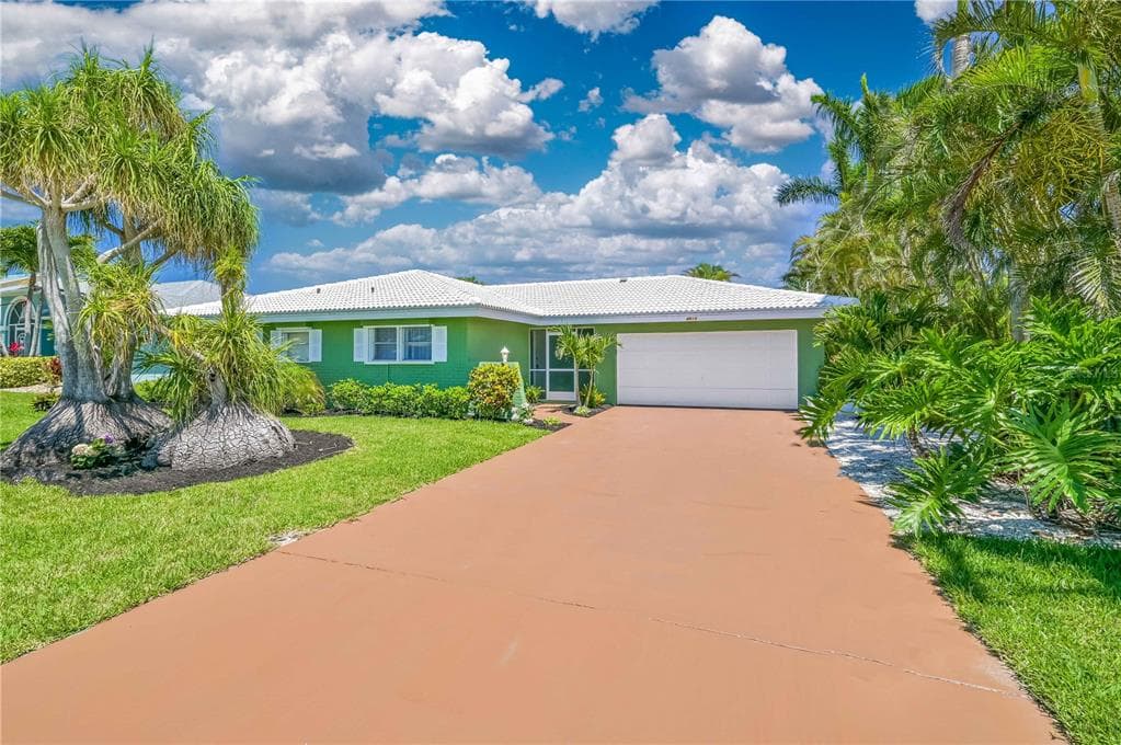 4815 SORRENTO COURT photo 2