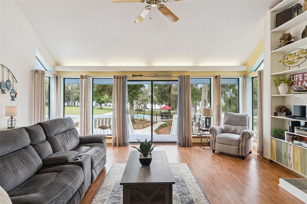 10400 LAKE LOUISA ROAD 4
