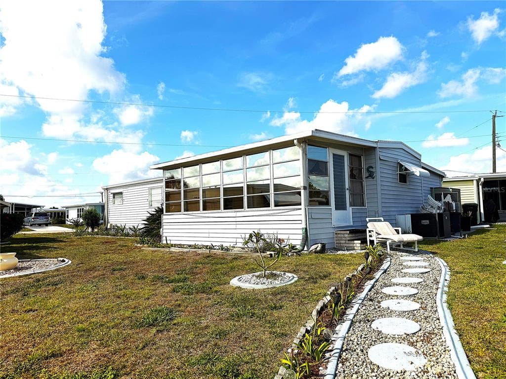 527 BLACKBURN BOULEVARD photo 22