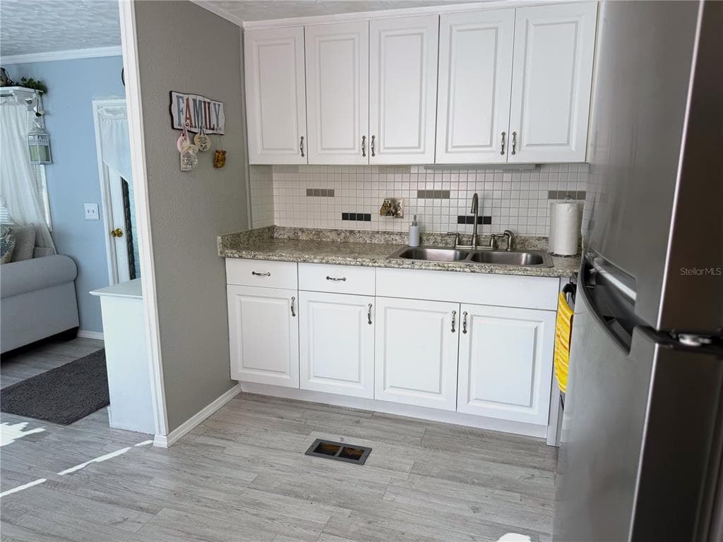527 BLACKBURN BOULEVARD photo 7