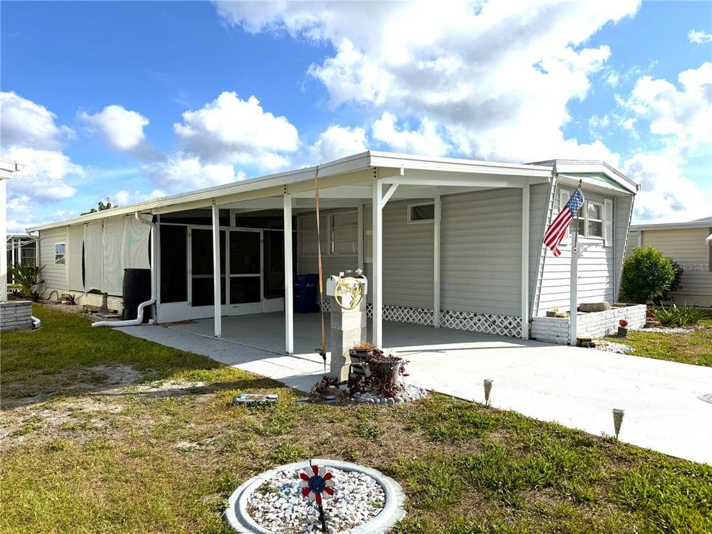 527 BLACKBURN BOULEVARD photo 21