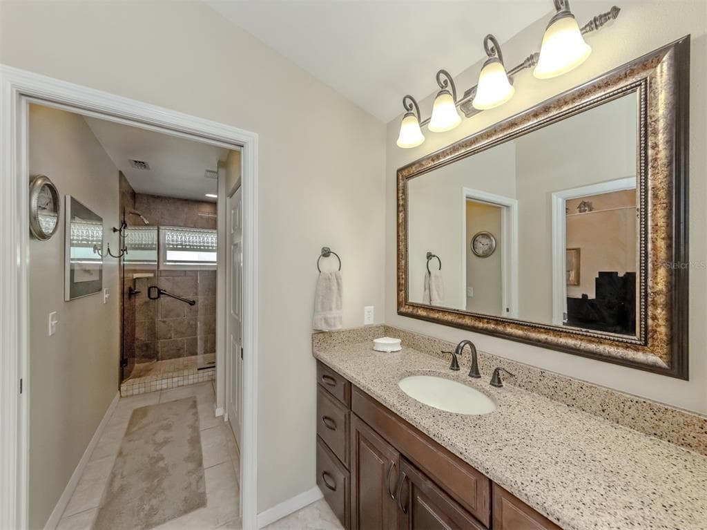 525 CLUBSIDE CIRCLE 53 photo 21