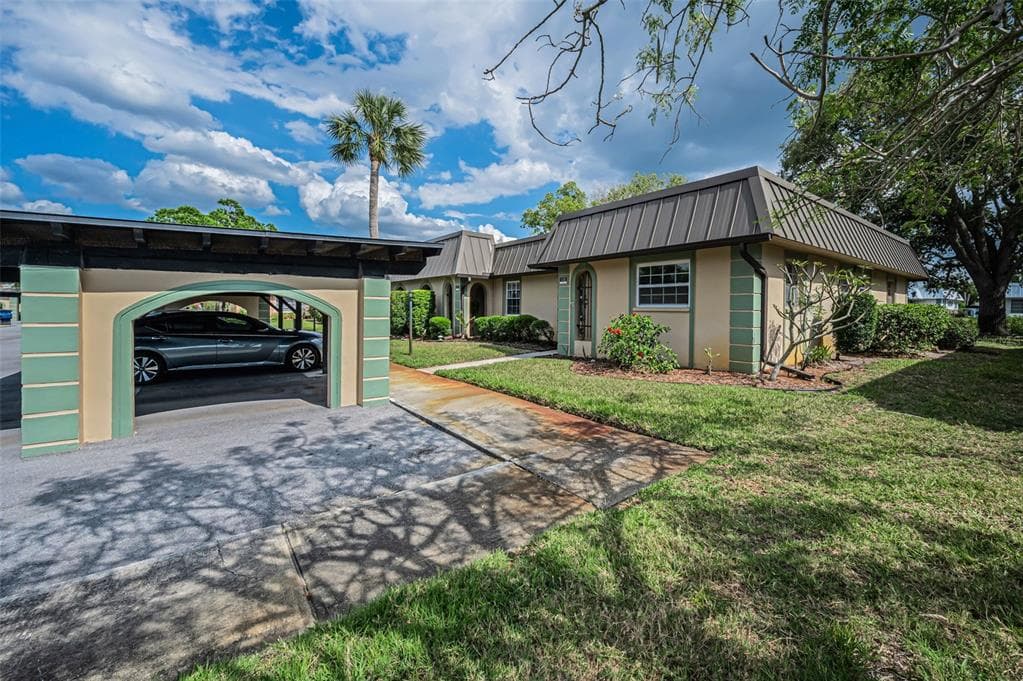 4200 HAMPTON DRIVE photo 3