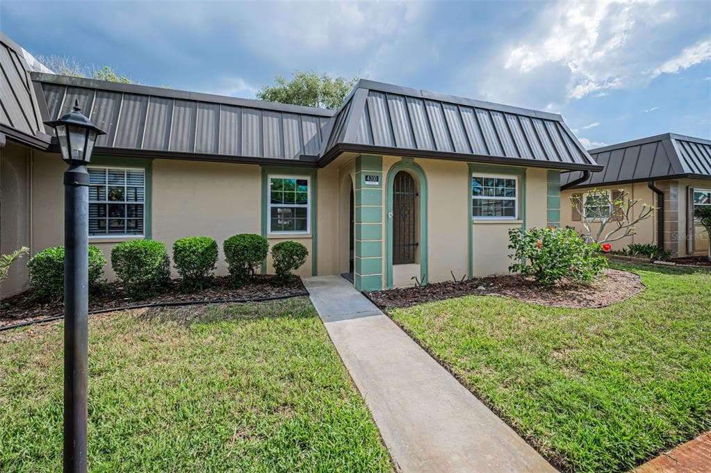 4200 HAMPTON DRIVE photo 10