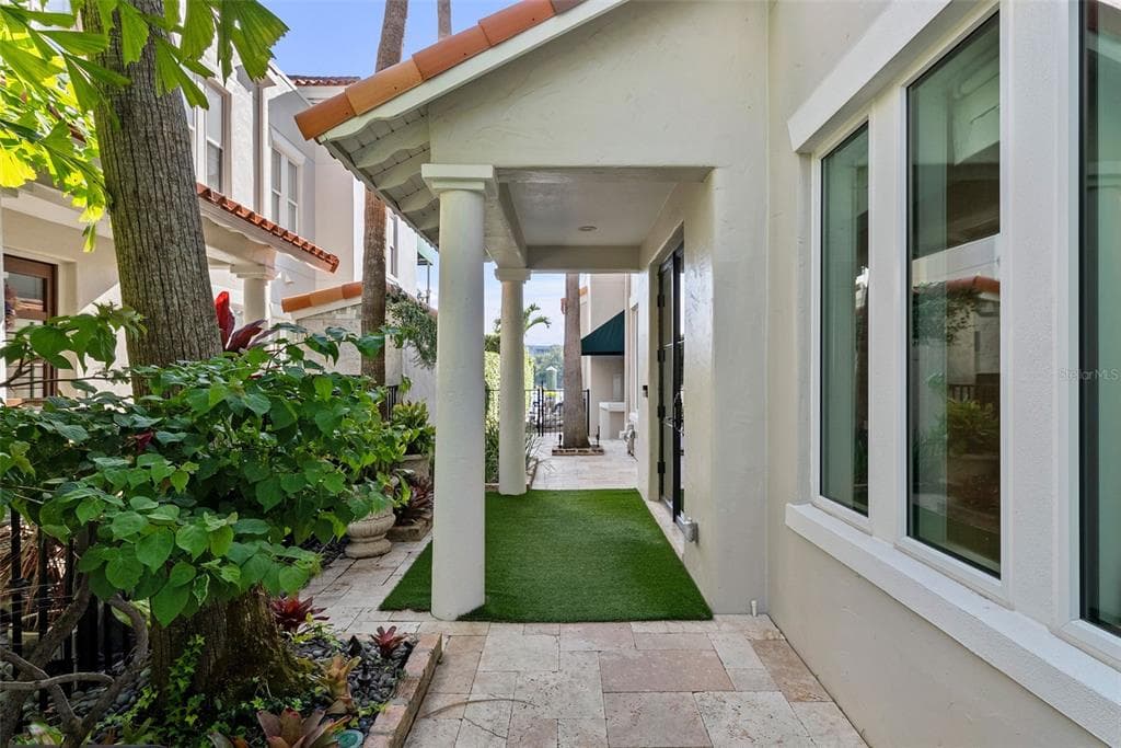 1123 ABBEYS WAY photo 6