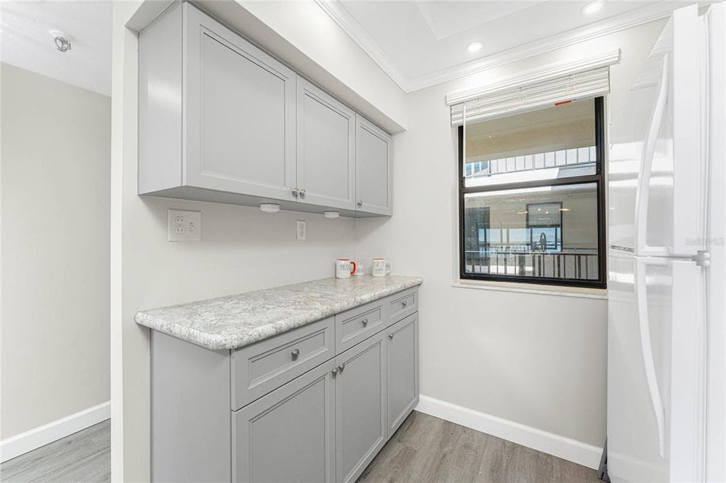 1551 BEACH ROAD 306 photo 22