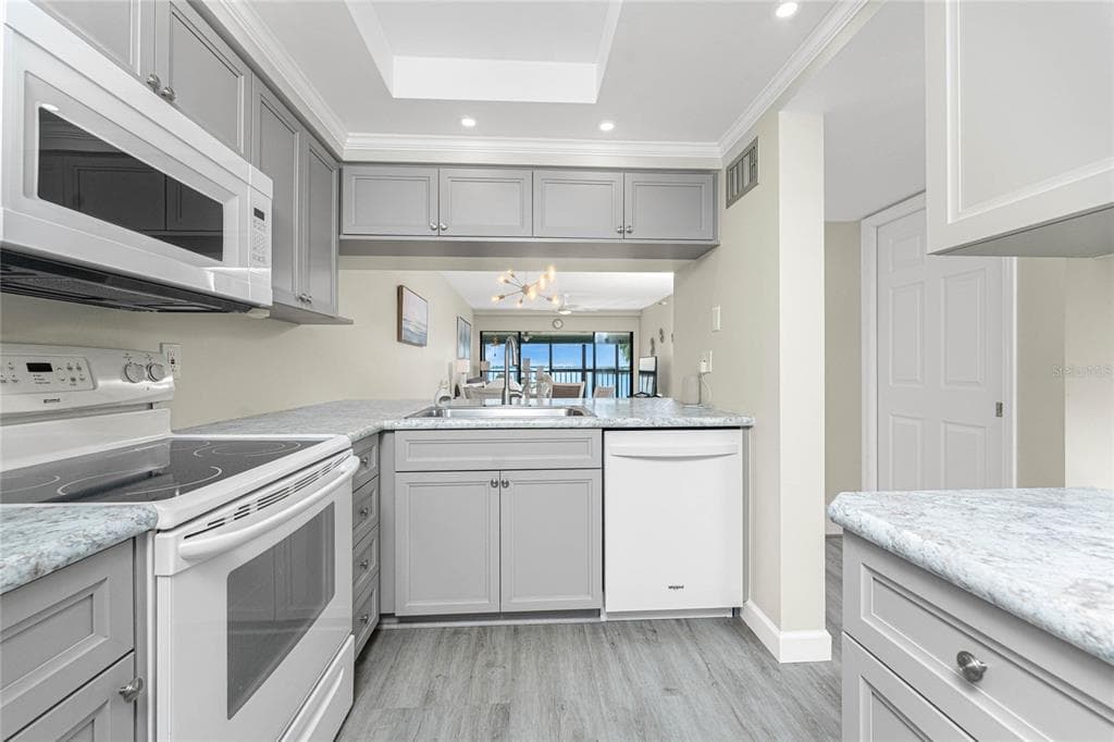 1551 BEACH ROAD 306 photo 5