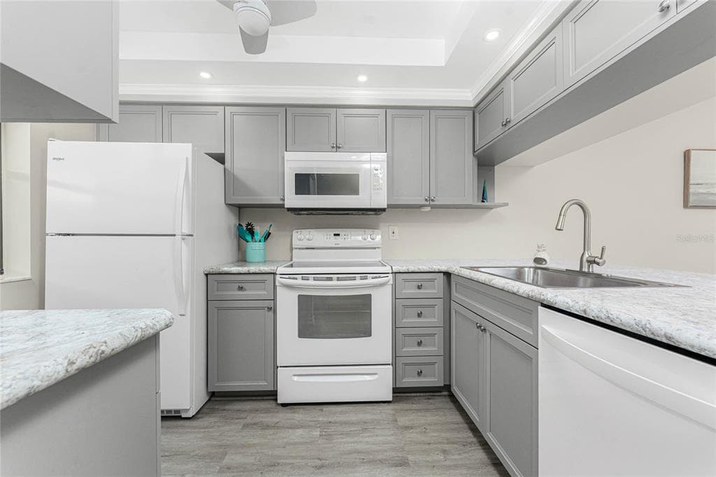 1551 BEACH ROAD 306 photo 20