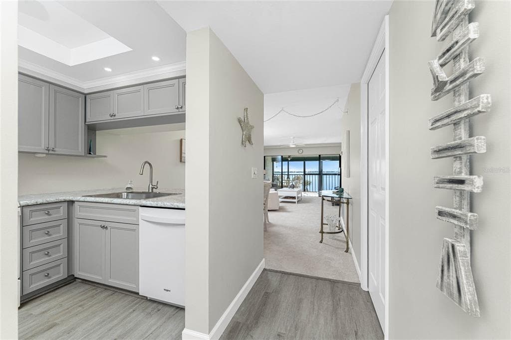 1551 BEACH ROAD 306 photo 9