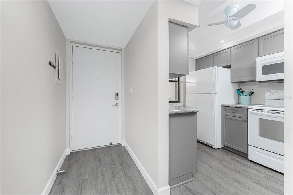 1551 BEACH ROAD 306 photo 8