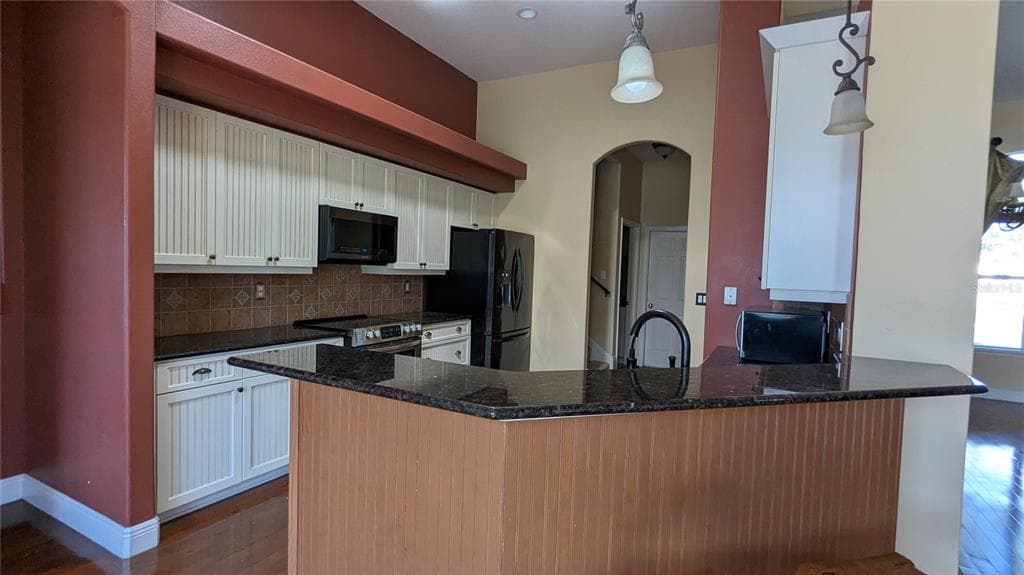 112 HALLSTROM COURT photo 8