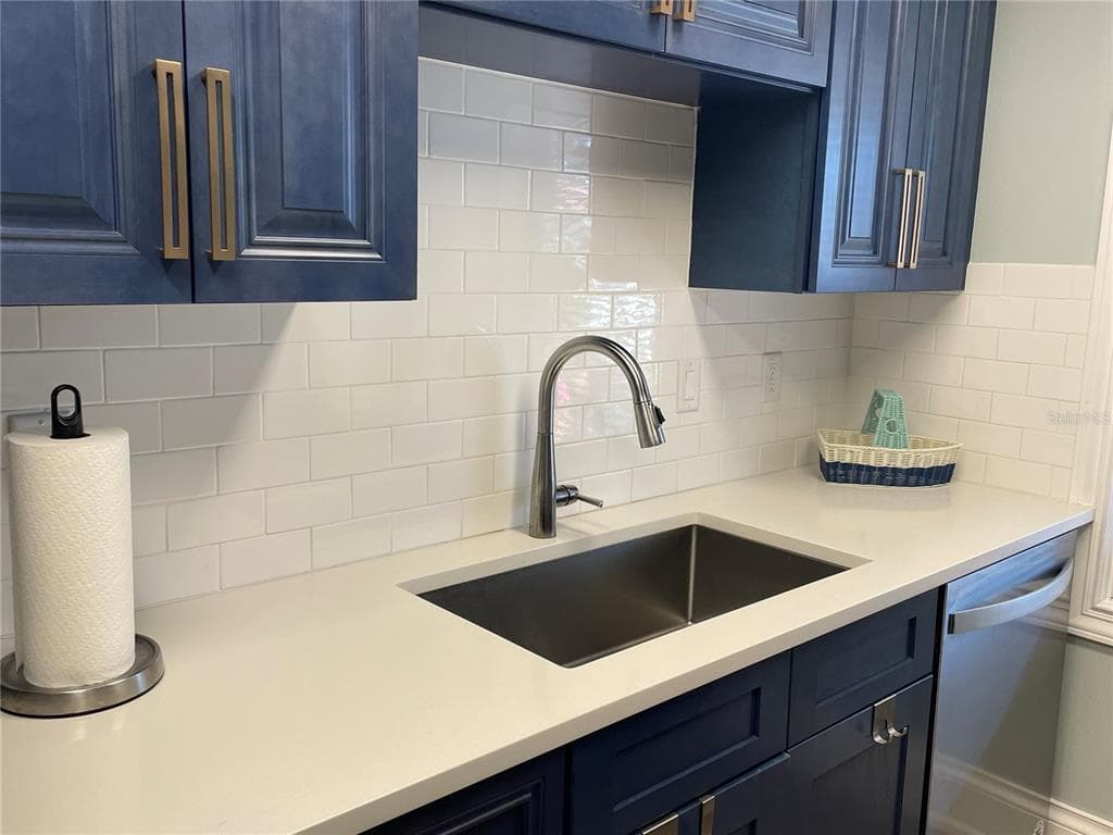 30 SE VALARE LANE 205A photo 11