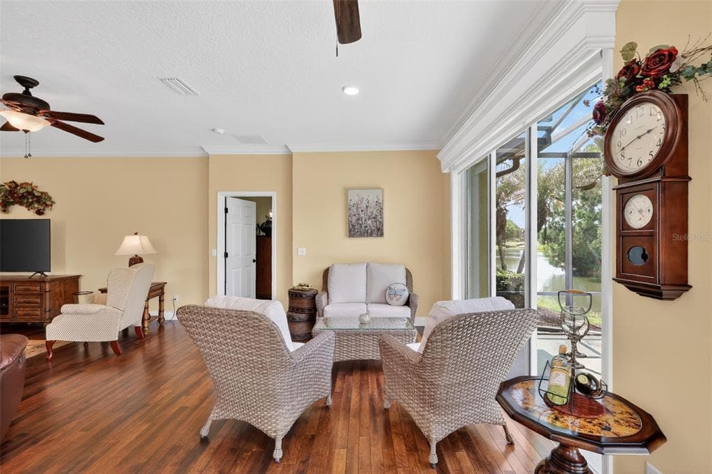 8041 SAINT JAMES WAY photo 11