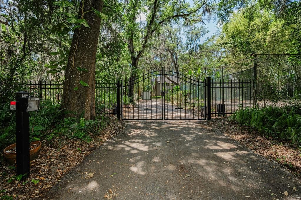 8602 BONNIE COVE LANE photo 9
