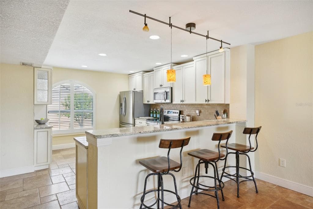 637 PINELLAS BAYWAY 105 photo 7