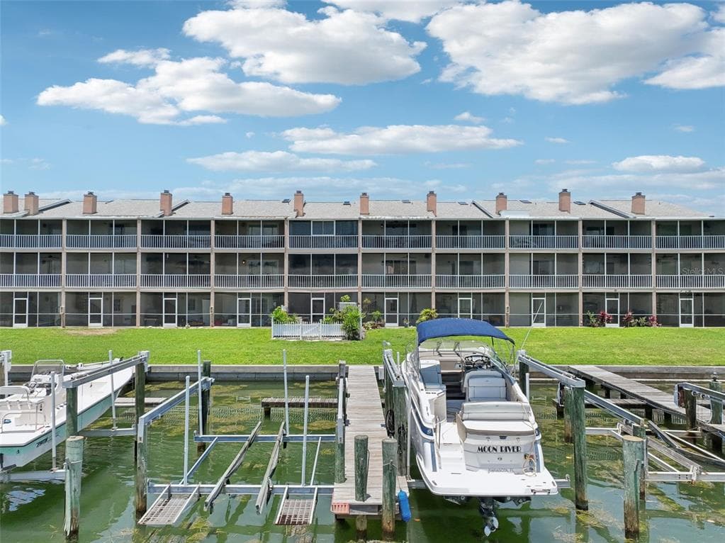637 PINELLAS BAYWAY #105 1