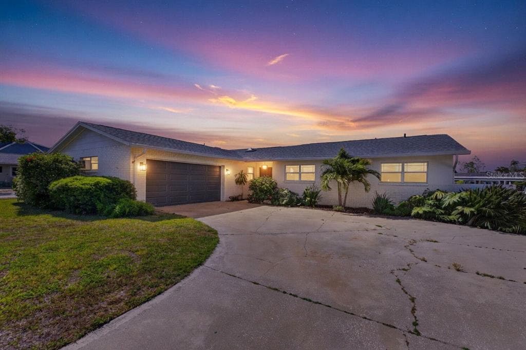 8450 FLAGSTONE DRIVE 2