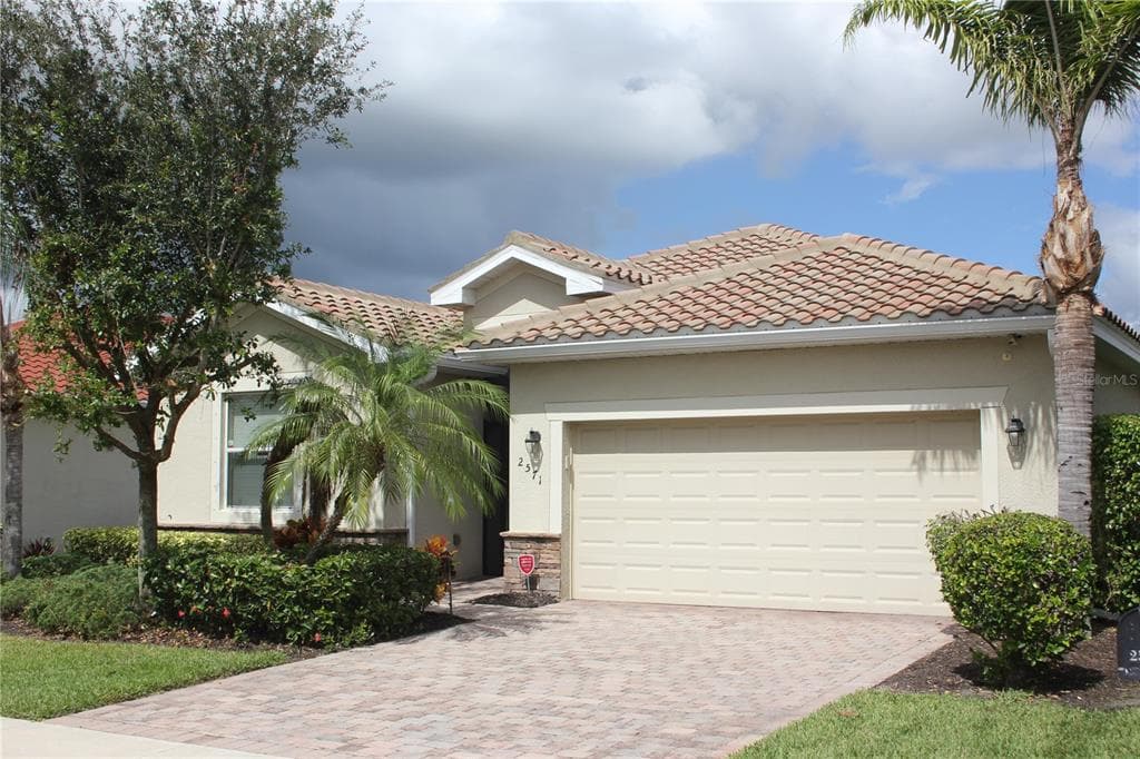 2571 LAURENTINA LANE photo 1