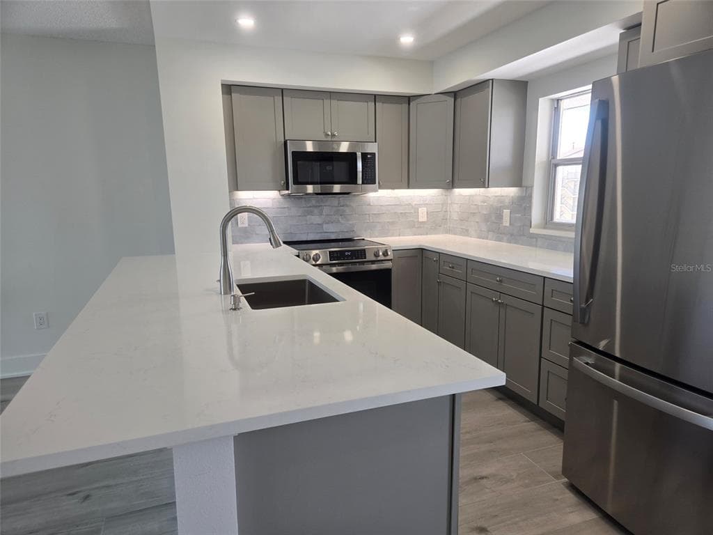 1300 N PORTOFINO DRIVE #406 5