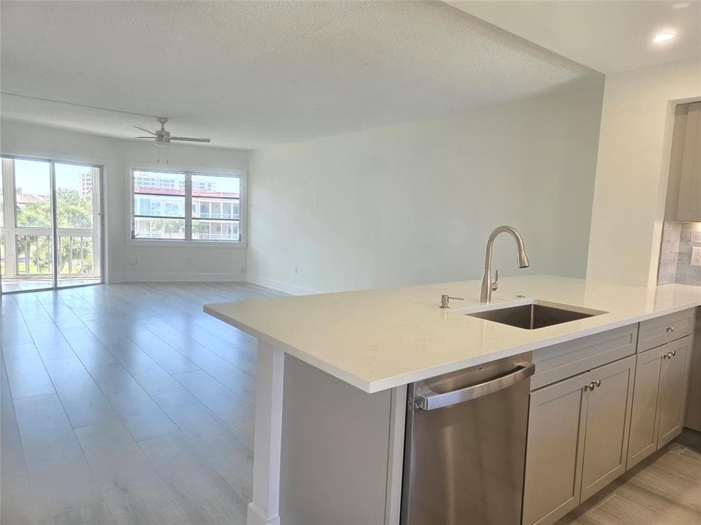 1300 N PORTOFINO DRIVE 406 photo 9