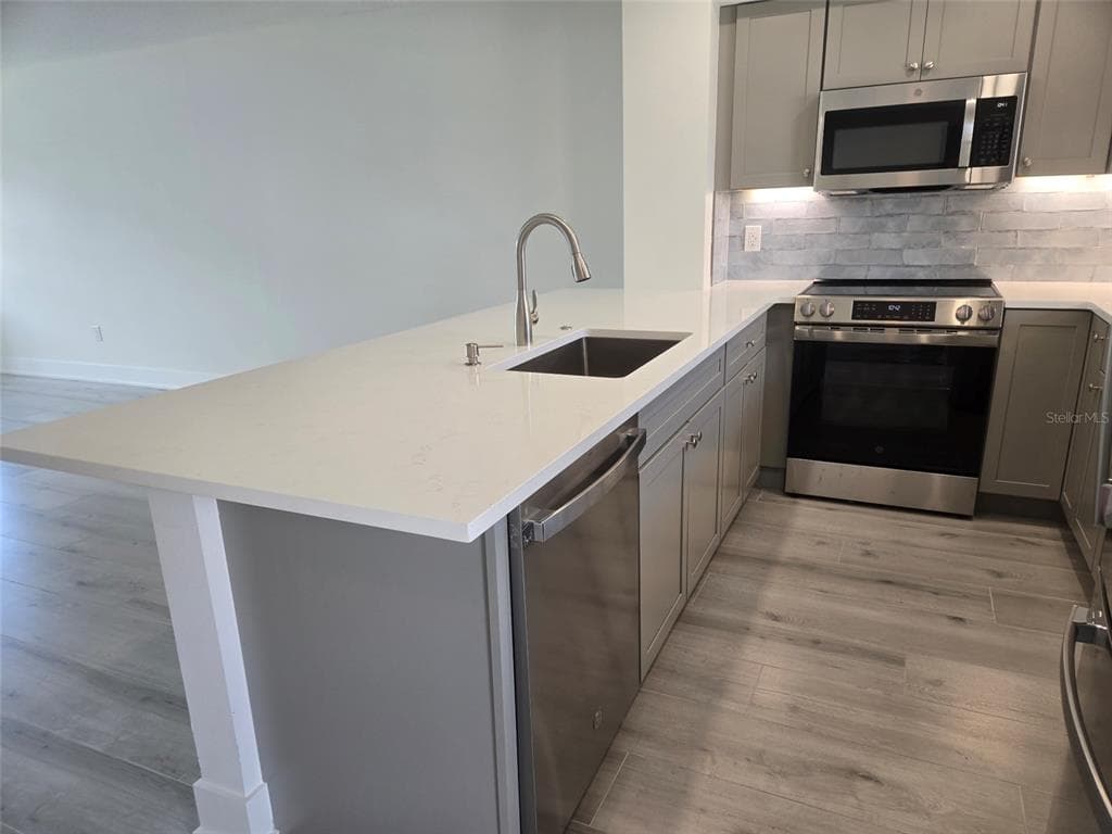 1300 N PORTOFINO DRIVE #406 4