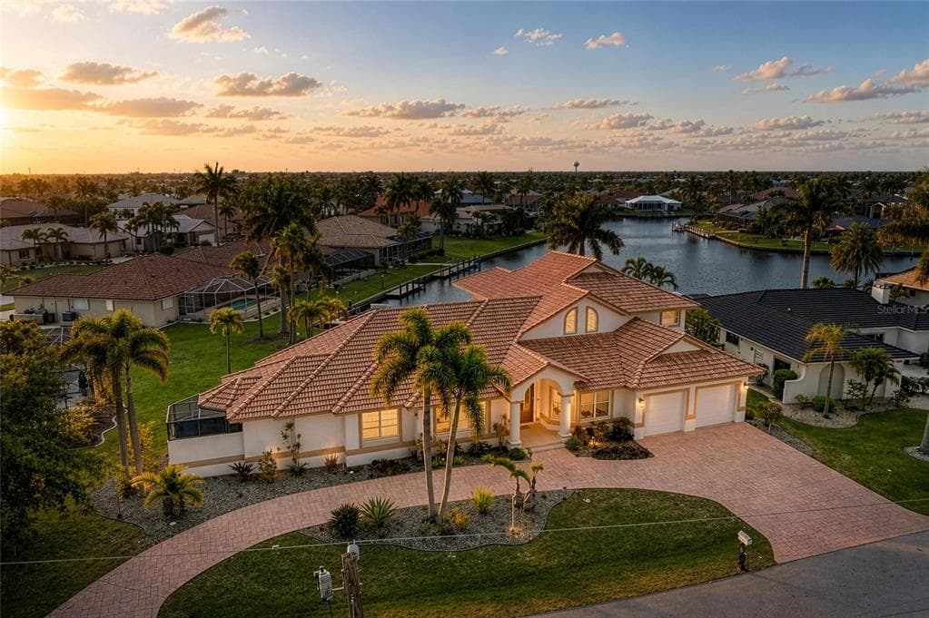 524 LA CARUNA COURT 1