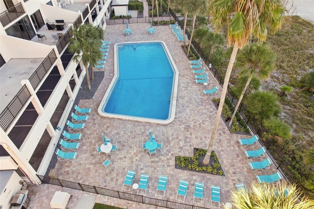 1270 GULF BOULEVARD 701 photo 22
