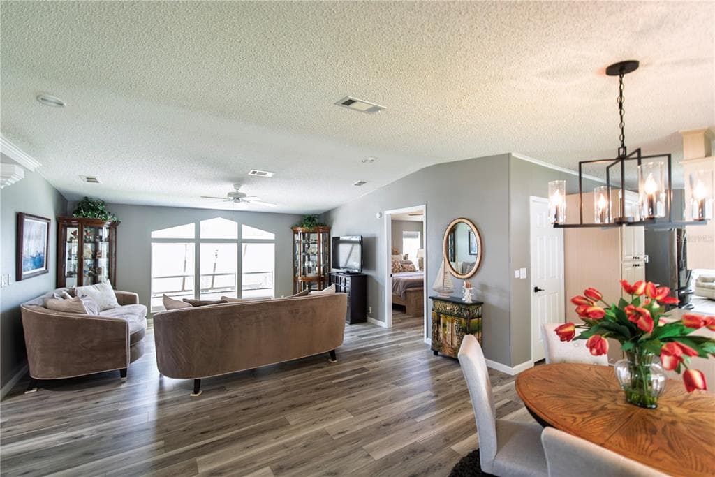 44 WINDMILL BOULEVARD 4