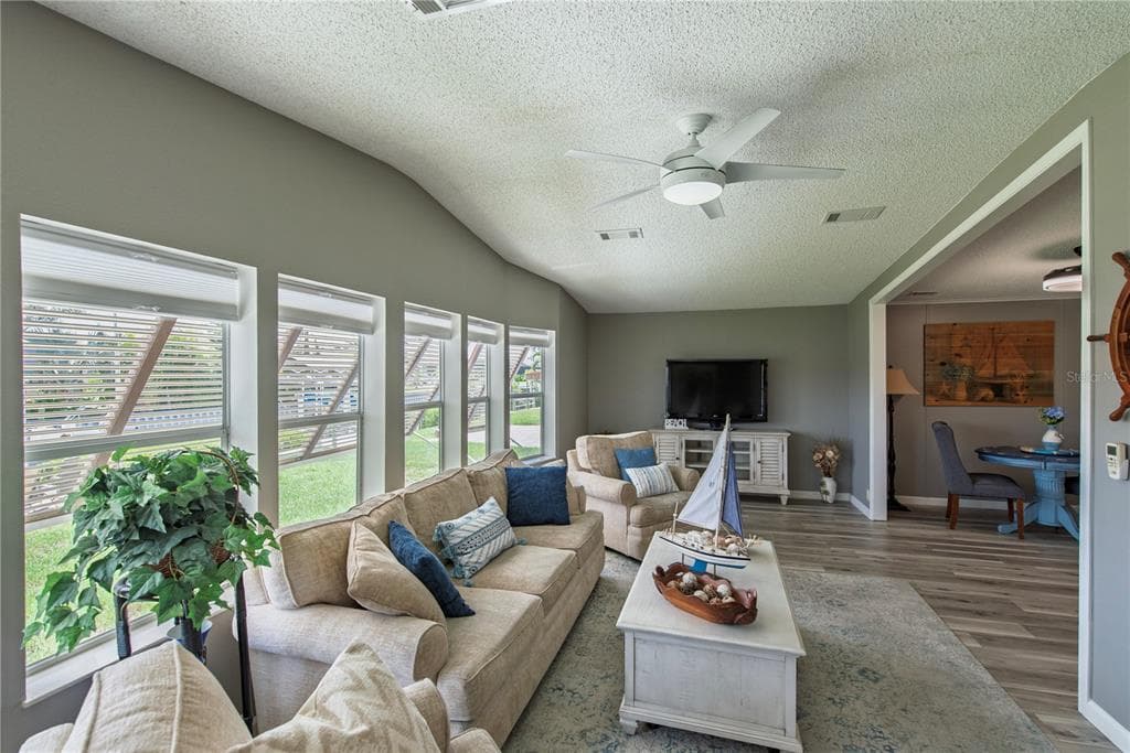 44 WINDMILL BOULEVARD photo 8