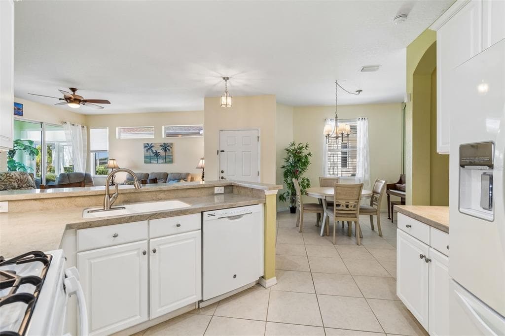 2011 SIFIELD GREENS WAY 71 photo 24