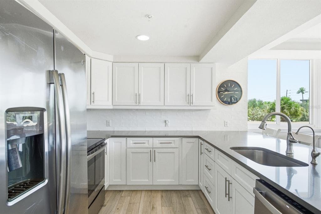 223 ISLAND WAY #2D 5