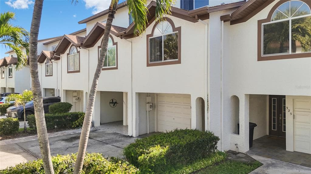323 MADEIRA CIRCLE 3