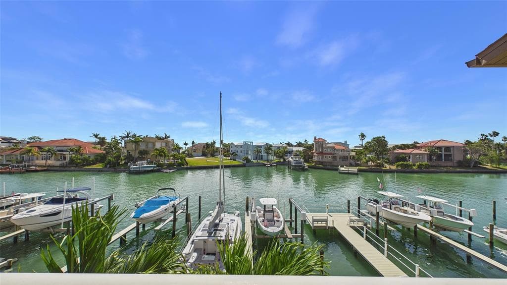 323 MADEIRA CIRCLE 1