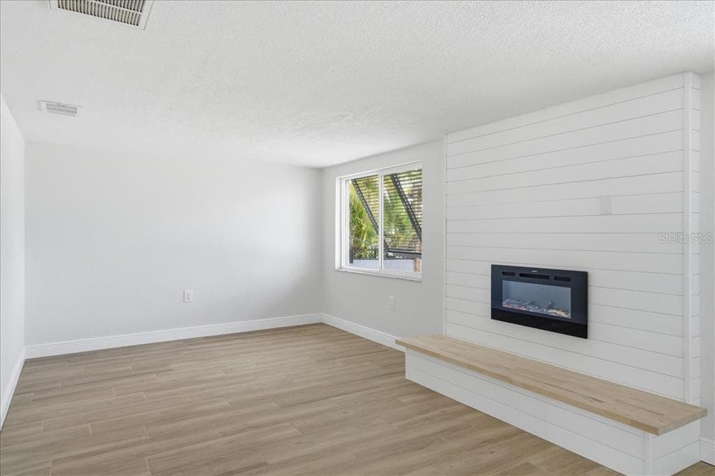 13902 BARNARD AVENUE photo 8