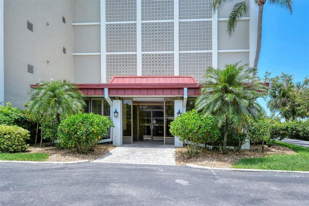 1100 IMPERIAL DRIVE 108 photo 24