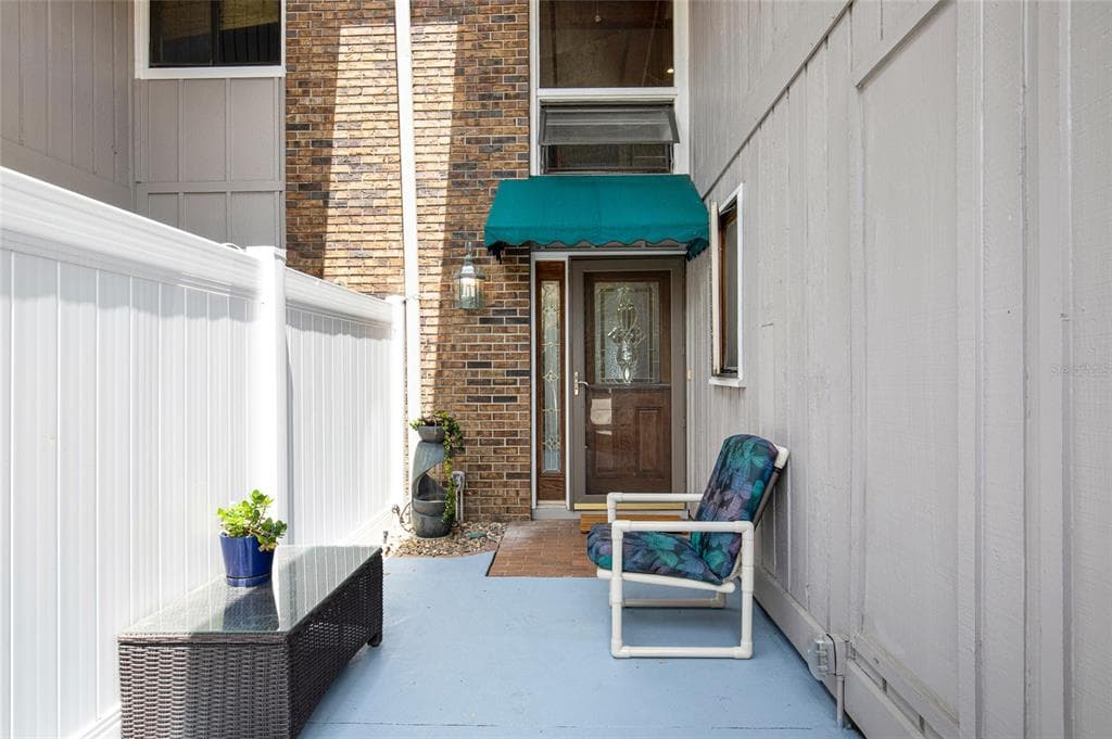 121 LAGOON COURT photo 7