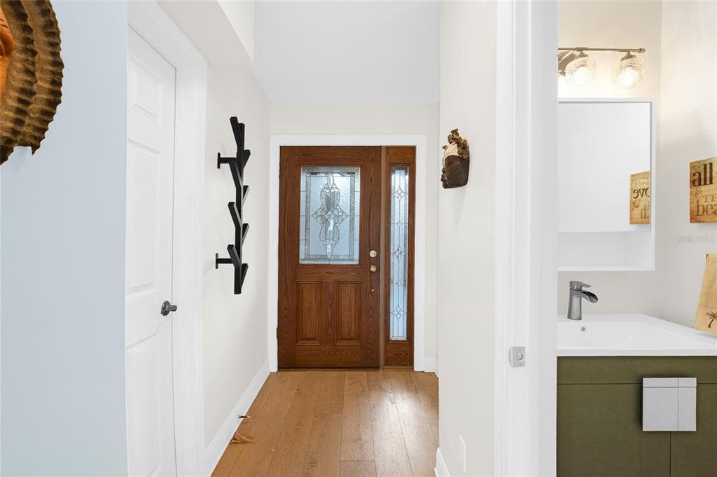121 LAGOON COURT photo 8
