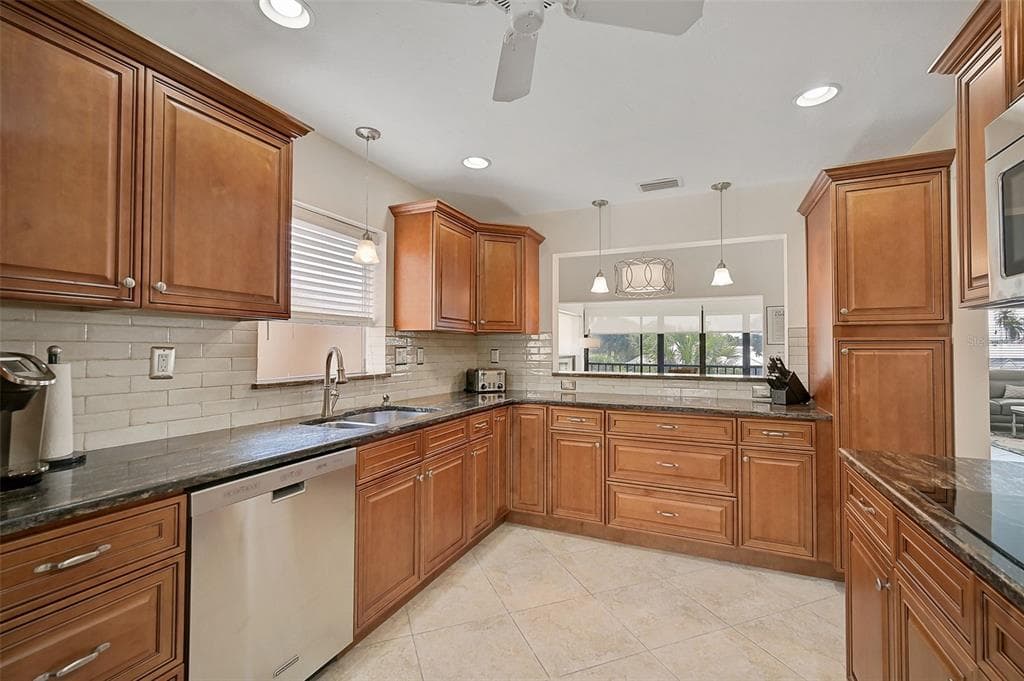 6660 SCHOONER BAY CIRCLE #6660 3