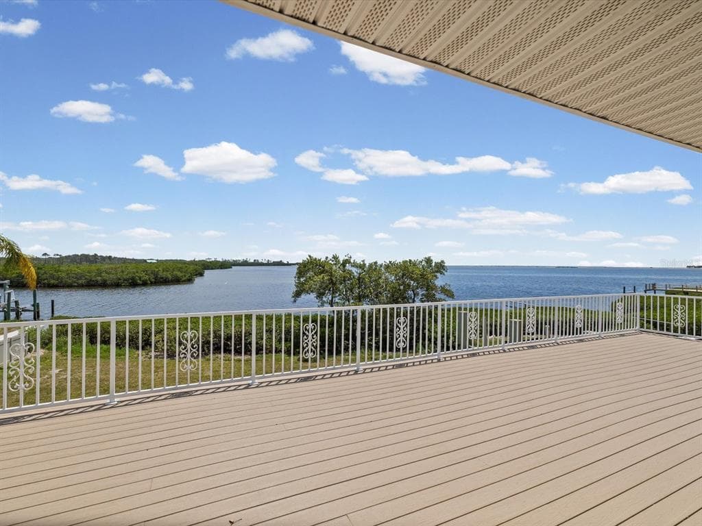 1647 SEA BREEZE DRIVE photo 17