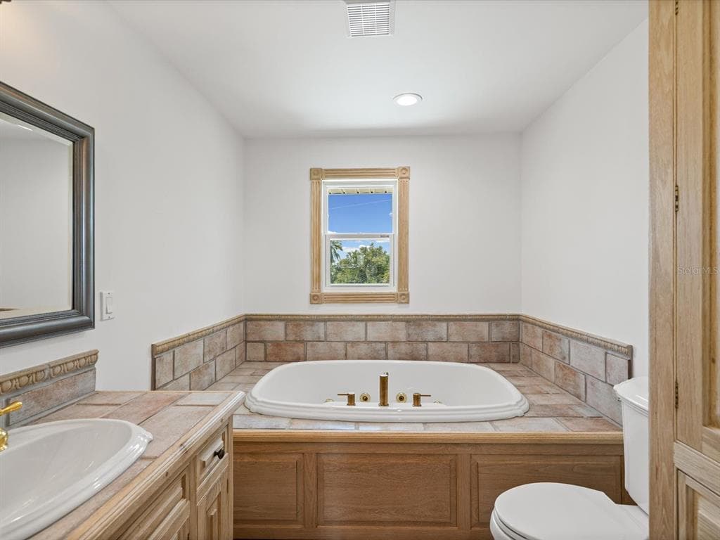 1647 SEA BREEZE DRIVE photo 25