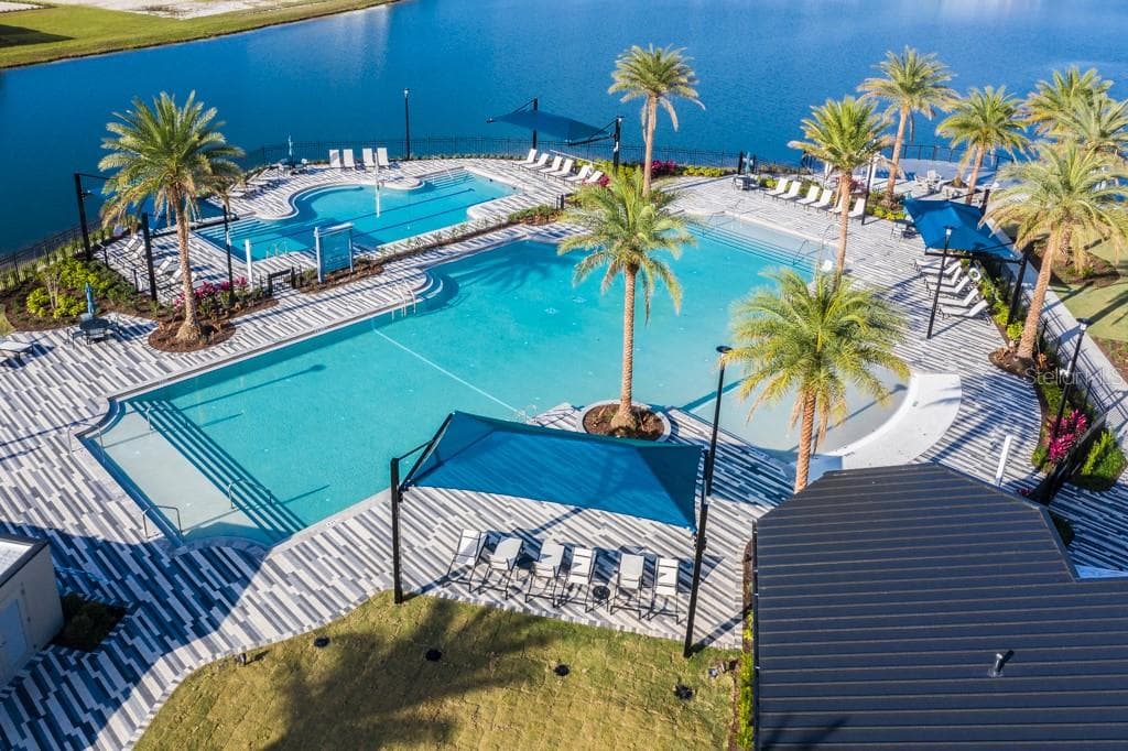 125 MOSAIC BOULEVARD 4