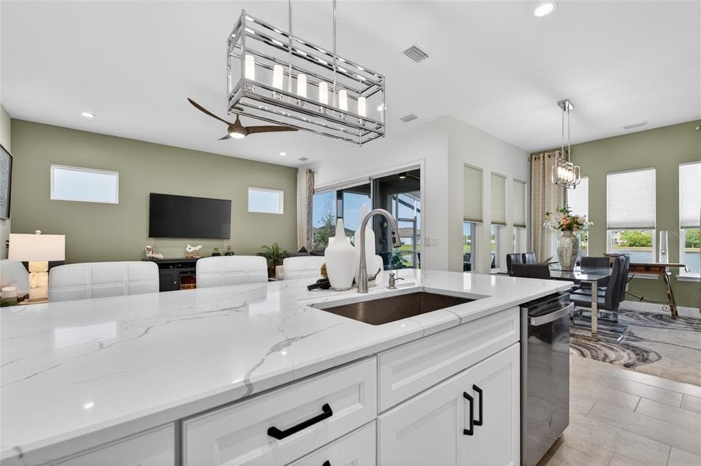 125 MOSAIC BOULEVARD photo 8