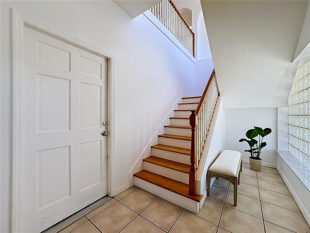 624 KINGSTON COURT photo 14