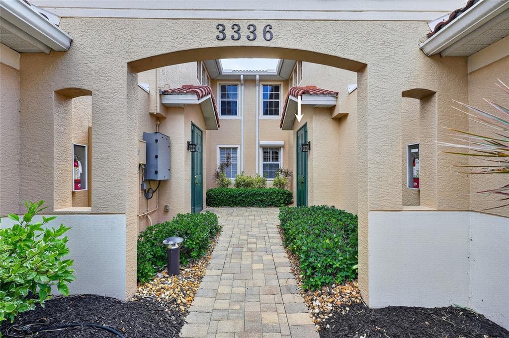 3336 SUNSET KEY CIRCLE #D 4