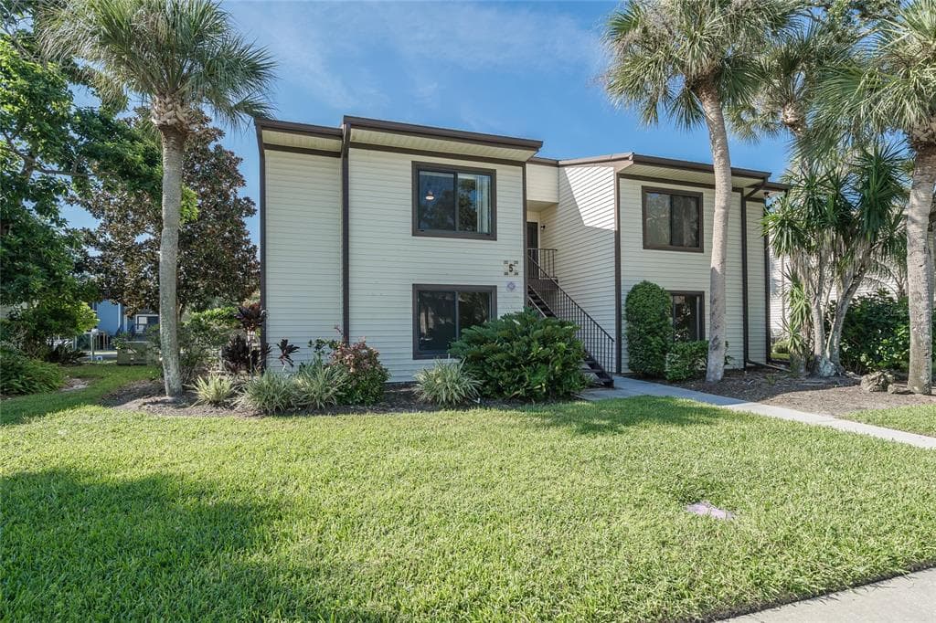 372 MOORINGS COVE DRIVE #372 4