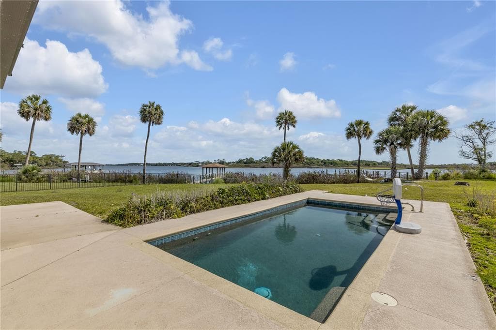 2185 TURNBULL BAY ROAD 3