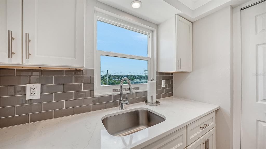 1255 TARPON CENTER DRIVE 406 photo 22