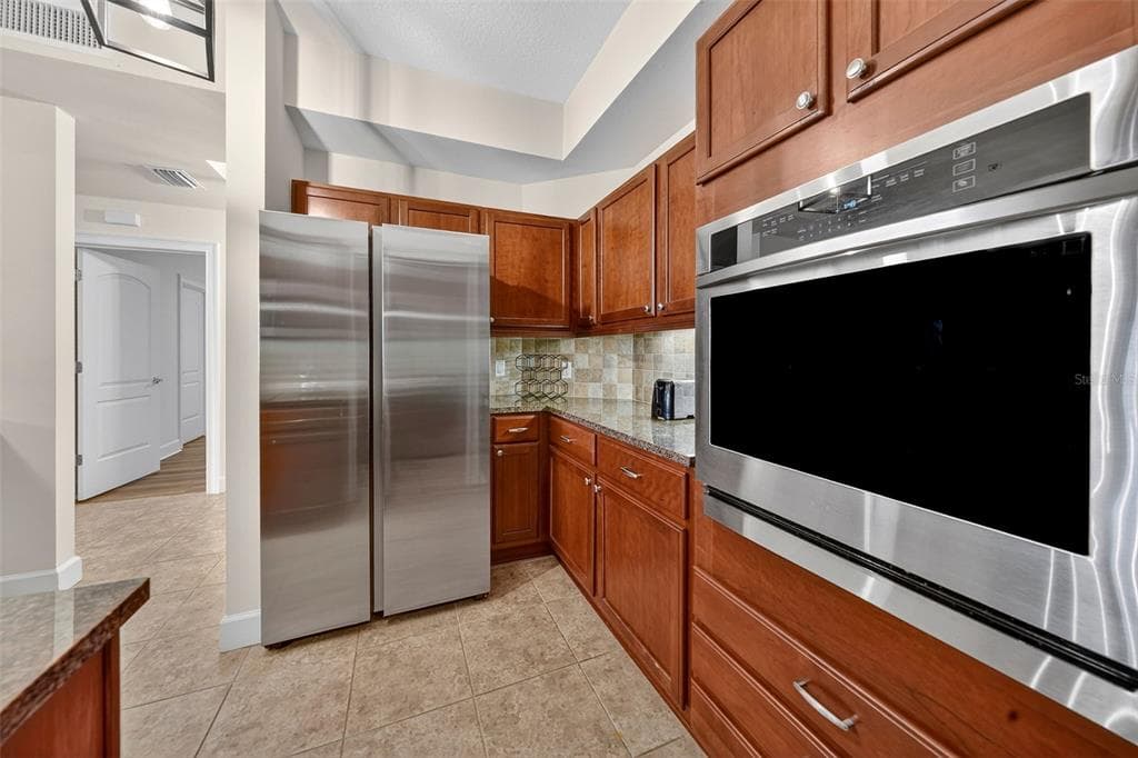 102 YACHT HARBOR DRIVE 365 photo 10