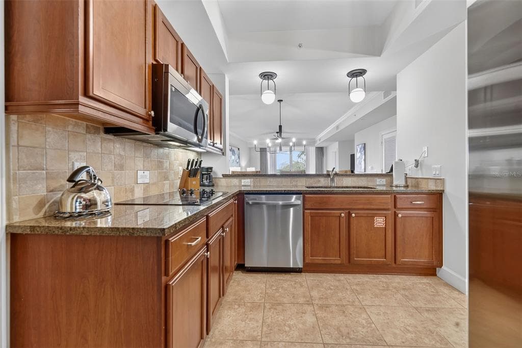 102 YACHT HARBOR DRIVE 365 photo 11