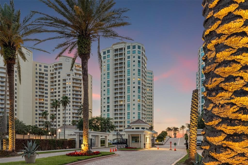1180 GULF BOULEVARD 401 photo 1